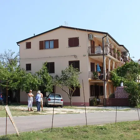 Lejlighed With A Parking Space - 7073 *