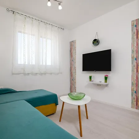 With A Parking Space - 23290 شقة بولا