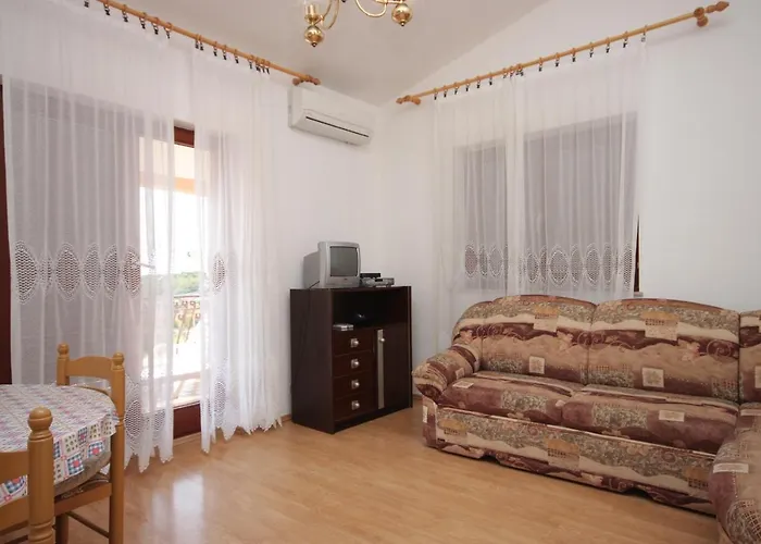 With A Parking Space - 7073 *